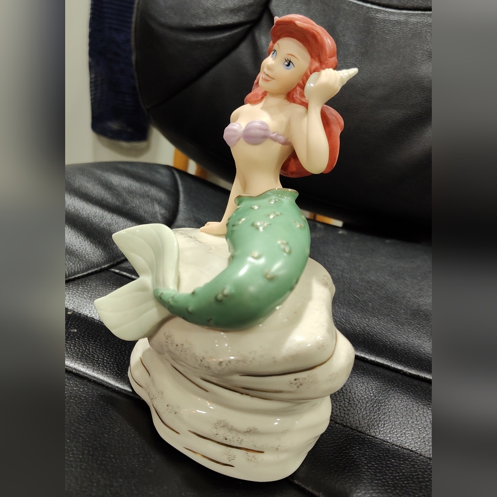 LENOX DISNEY SHOWCASE COLLECTION ARIEL "LITTLE MERMAID" SITTING ON ROCK, 7.5 In - Picture 2 of 10